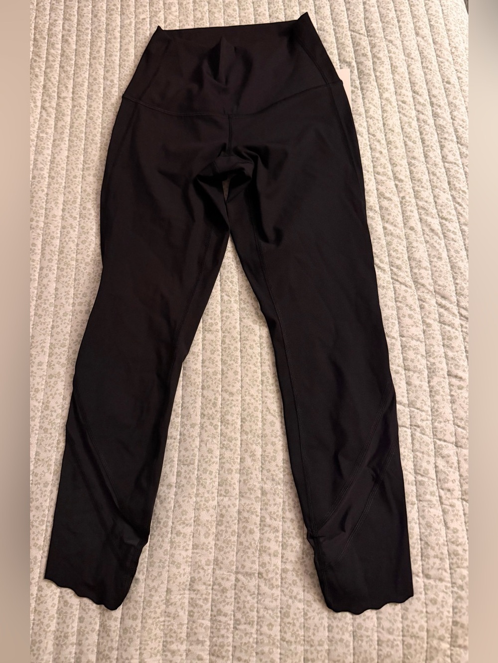 Lululemon Wunder Under HR Crop 23” Scalloped